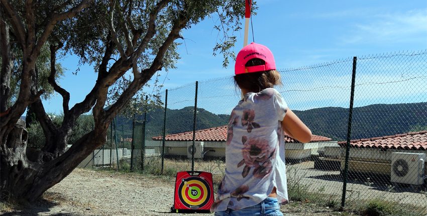 Enfant qui fait du Tir à l'arc